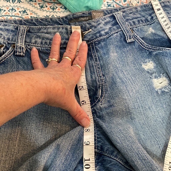 Apt 9 Distressed Jean shorts size 10 - Picture 9 of 10